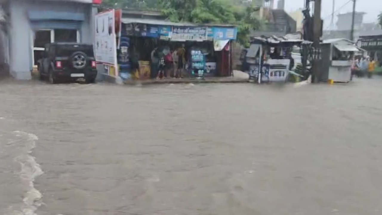 'Boat rides' in Gurgaon? Heavy rains drown roads, commuters pay Rs 600 for 6km