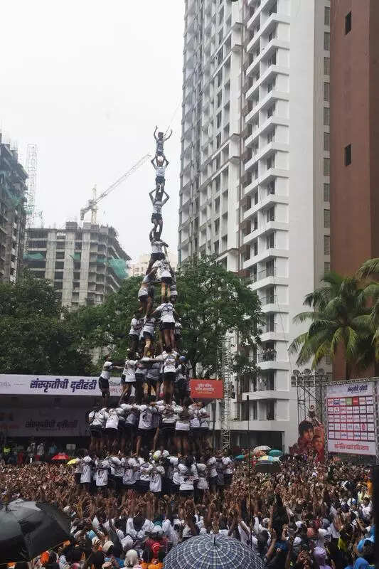 Guinness Book entry for tallest human pyramid challenged