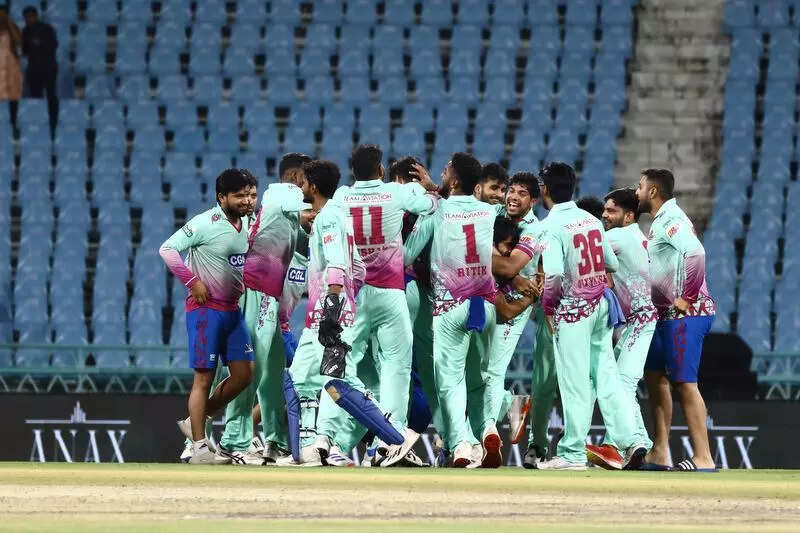 Mavericks sink Falcons, to face Rudras in final