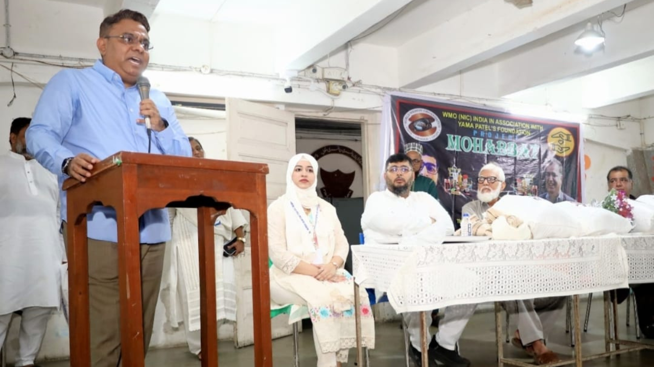 MLA Rais Shaikh attends free ration distribution held by Mahim Samaritan Haji Mudassar Patel on Prophet Muhammad's 1500th birthday