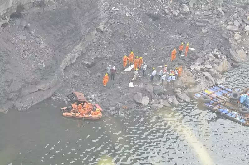 Dhanbad land subsidence: Four more bodies found, toll rises to 7