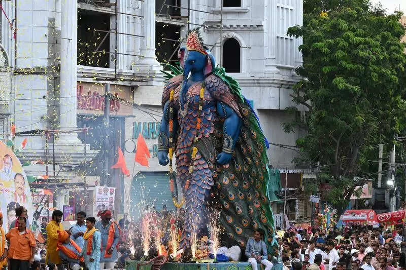 Hyd’s MJ Market turns into a sea of devotion