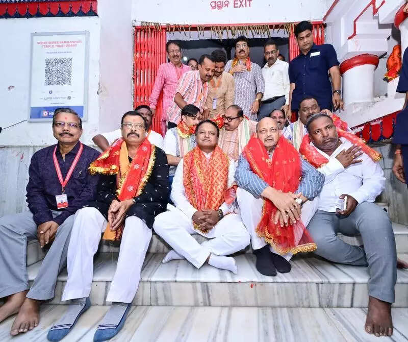 CM announces devpt plans during Nuakhai bhetghat in Sambalpur