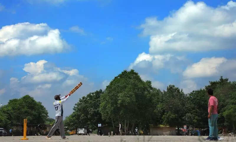 Sun peeps out as rain takes a break in Gurgaon, but not for long
