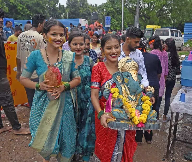 A’bad gives rain-soaked farewell to Ganesha