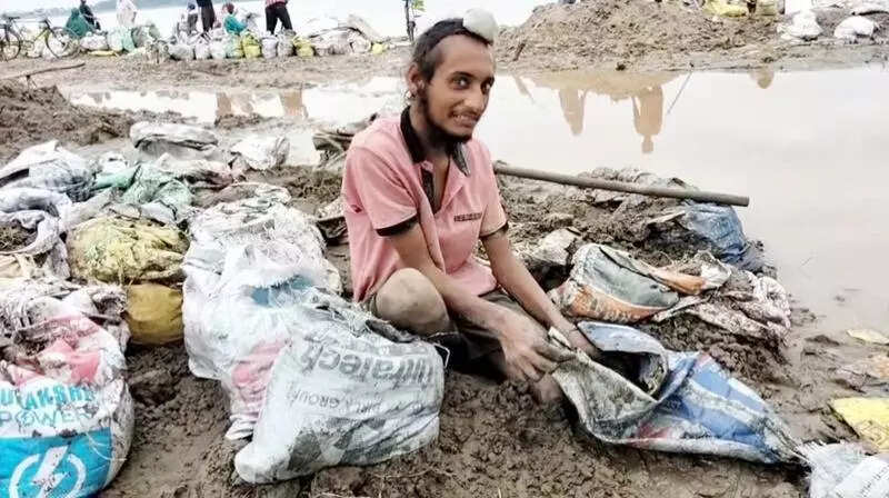 Ludhiana youth defies disability to defend village from flood