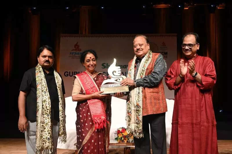 Odissi dancer, vocalist receive award