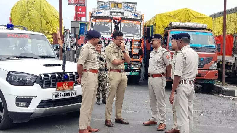 Trucks & trade stranded at Panitanki as Nepal burns