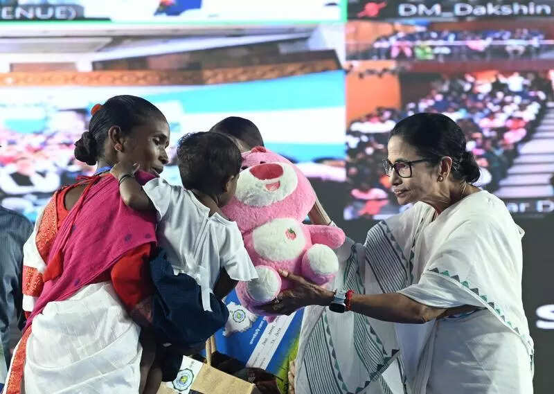 Apply for Aadhaar in Duare Sarkar camps: Mamata