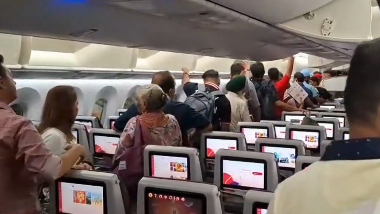 200 flyers left sweating on Singapore-bound Air India flight; stranded inside for 2hrs