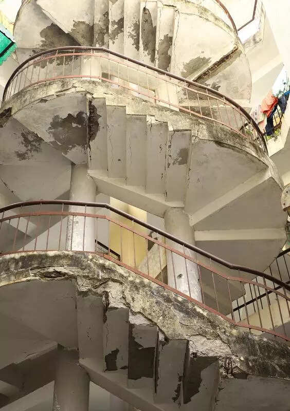 Beams Crack & Plaster Peels Off At Dwarka Flats