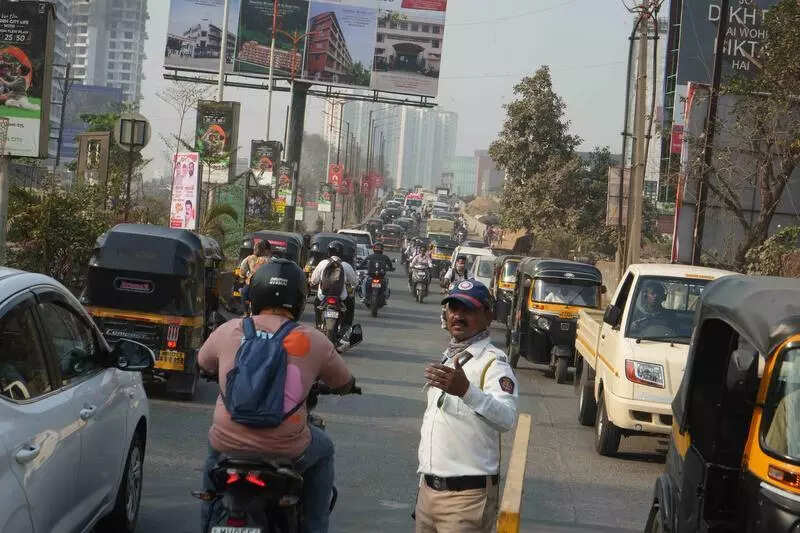 Traffic police orders beggars, transgenders off intersections