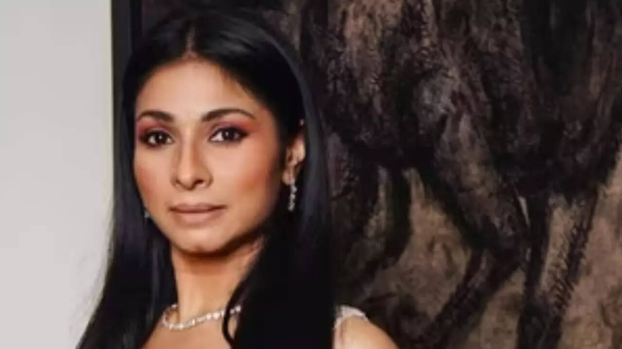 Tanishaa relives Durga Puja memories