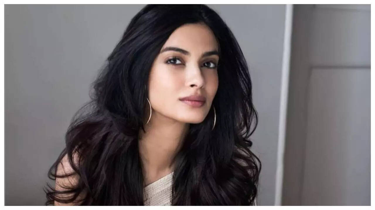 Diana: Men play heroes at 60, women get mom roles at 30