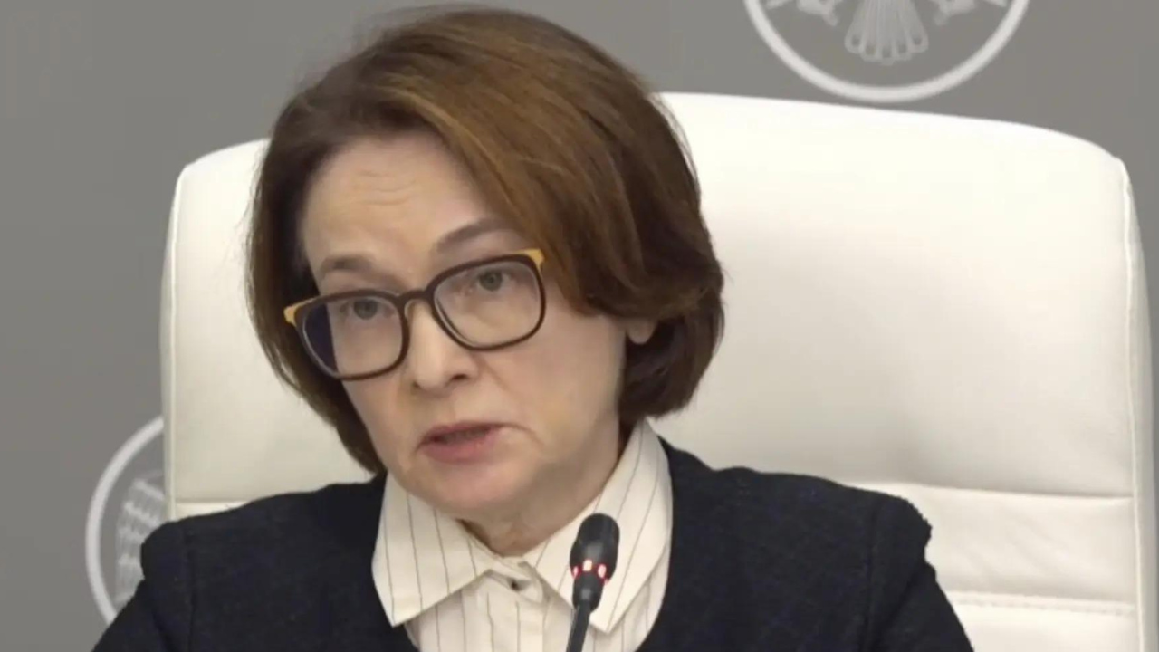 Russia's central bank cuts interest rate to 17% to boost slowing economy; deficit widens, inflation rising