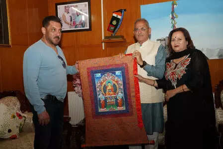 Salman Khan visits Ladakh Lieutenant Governor Kavinder Gupta