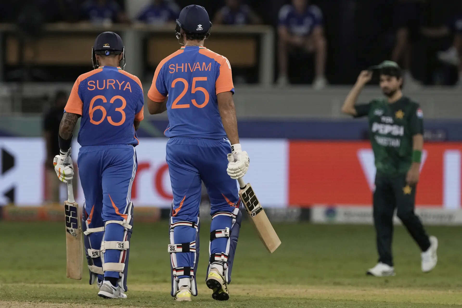 Dramatic 5 minutes in Dubai: Suryakumar Yadav snubs Pakistan's handshake, India shut door on opposition