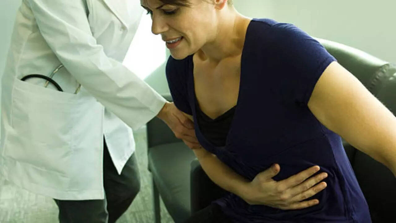 What are the causes of left-sided stomach pain?