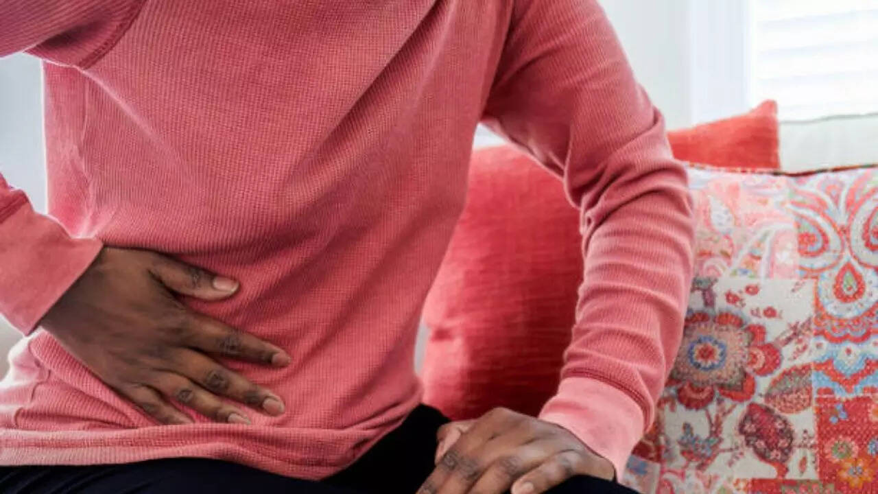 What are the causes of right-sided stomach pain?