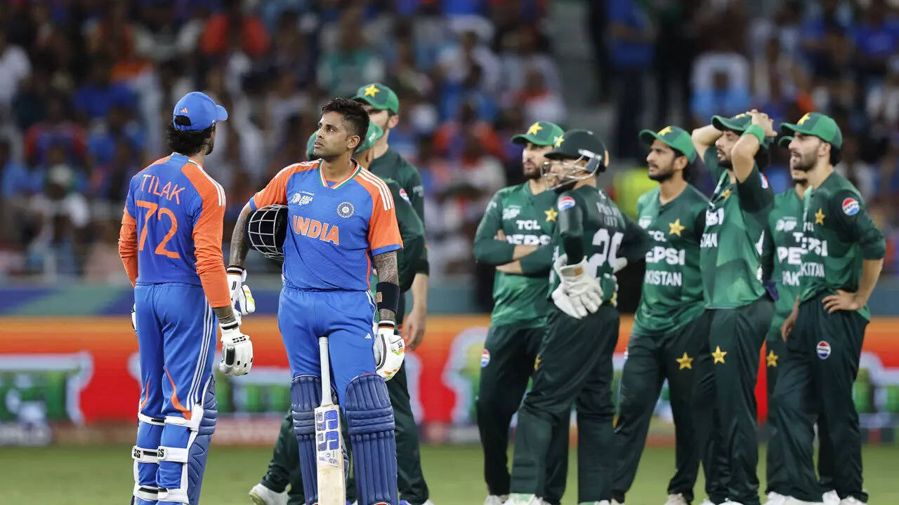 After handshake drama, IND qualify for Super 4s; PAK on verge of elimination
