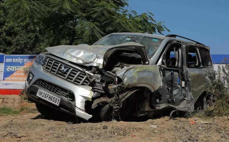 Car swerves to save dog, rams into railing, ayurvedic practitioner dies