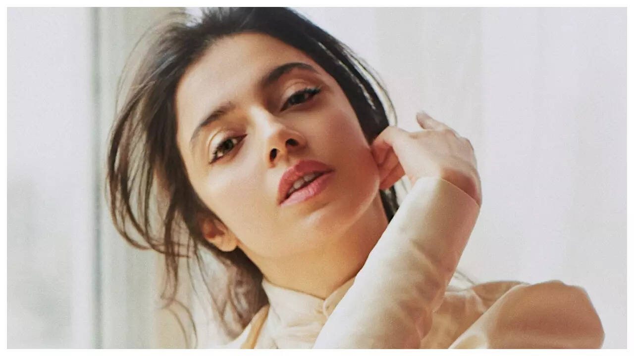 Divya Khossla calls out celebs for going under the knife