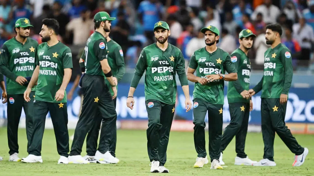 'Kisine kuchh nahi ukhada': Amir calls Pakistan players 'bacchhey'