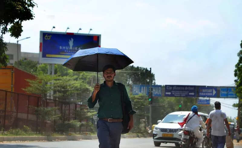 Rain leaves its mark on air, but pollution starts rising