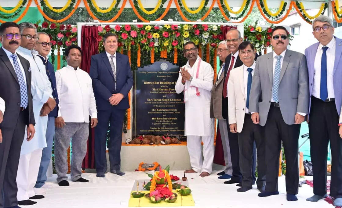Chief minister, Chief Justice lay foundation stone for three bar buildings in Khunti and Chaibasa districts and Chandil sub-division