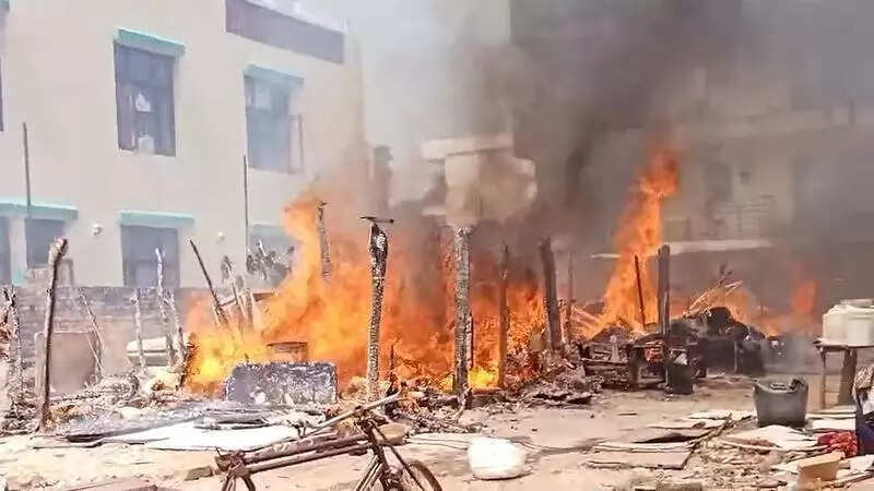Shanties gutted as cylinder leak sparks blaze in Gurgaon, 15 evacuated