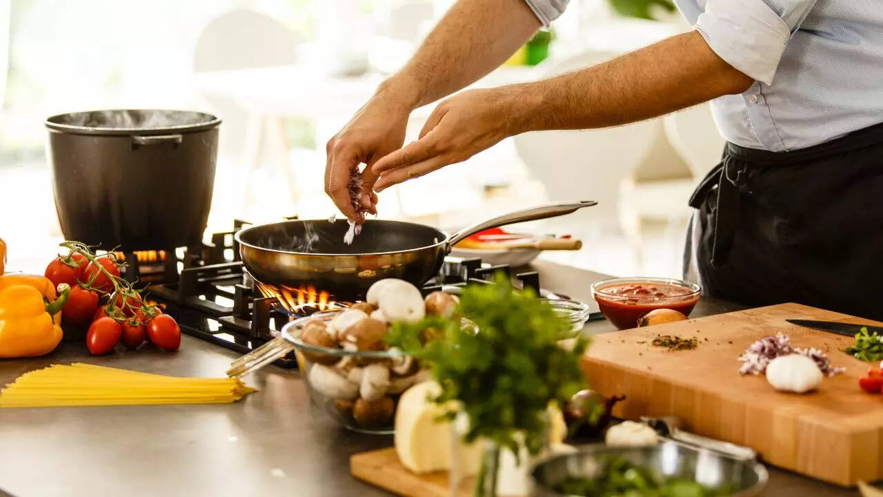 How cooling and reheating pasta creates resistant starch to lower glucose spikes