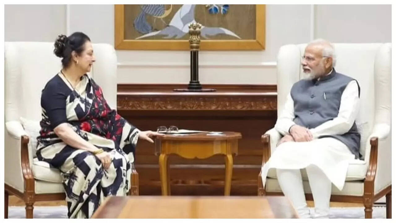 Saira Banu's sweet note on PM Modi's birthday