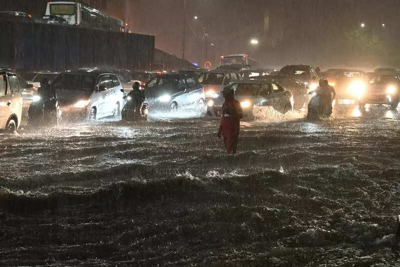 Hyd grapples with intense peak hour downpour, waterlogging disrupts life & biz