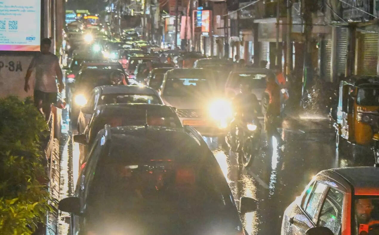 Srinagar-Jammu NH-44 opens for traffic after 20 days