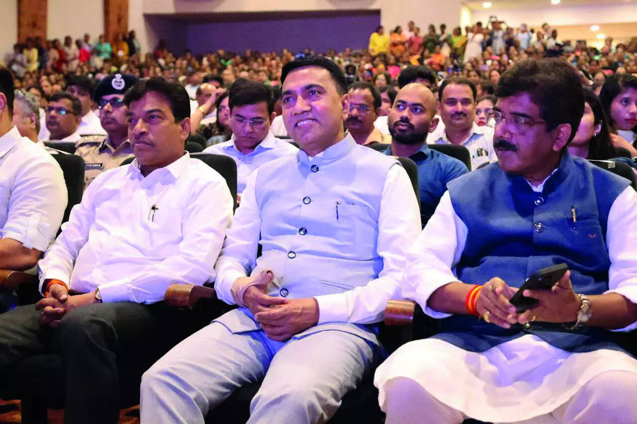 CM: At least 50% applicants will be covered under Mhaji Ghar scheme
