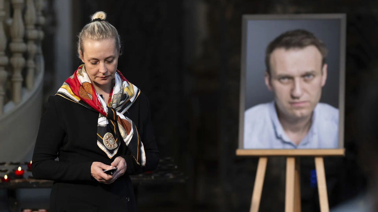 Alexei Navalny's widow says lab reports show her husband was poisoned