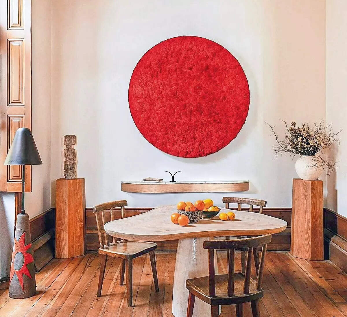 The unexpected red theory in home decor