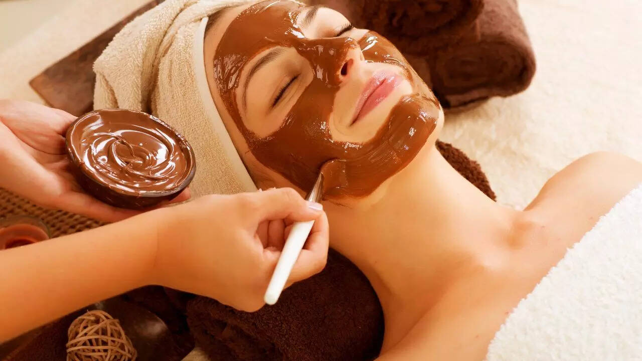 Parlour facials risks: 4 common types to avoid for safe glowing skin
