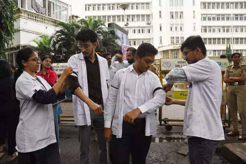 Docs hold one-day strike over allopath regn for homeopaths, govt seeks dialogue