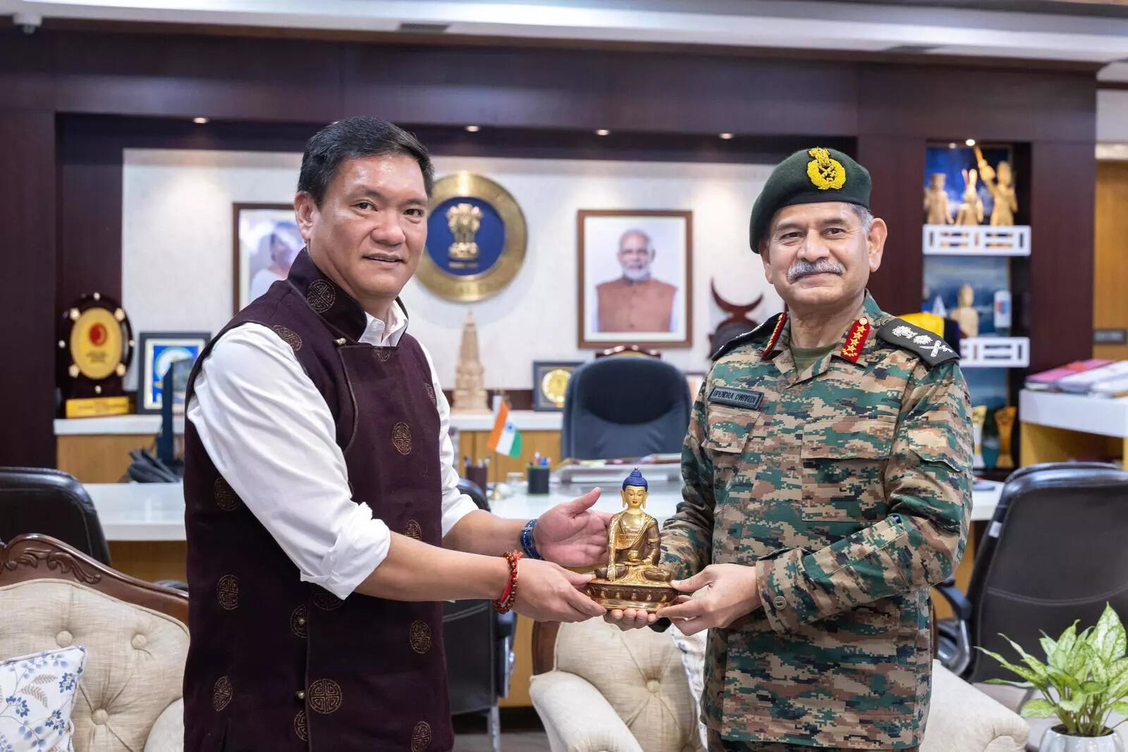 Army chief holds talks with Arunachal CM, governor
