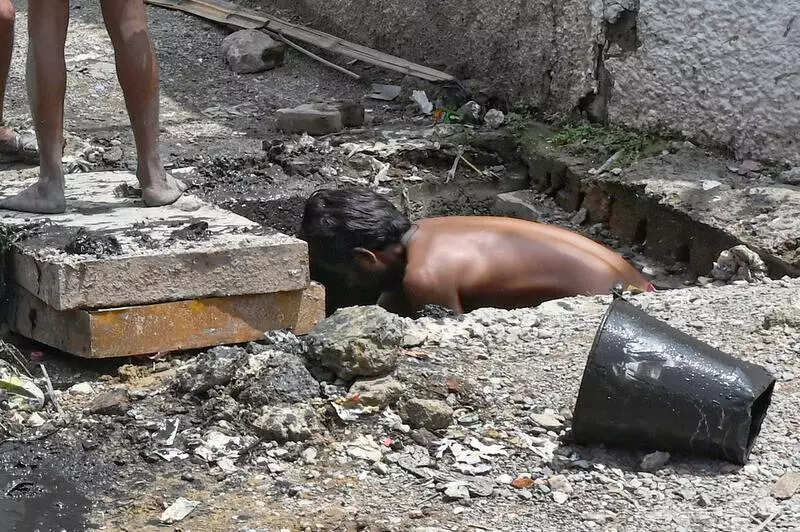 Sewer deaths mock at ban; schemes, new machines fail to bring about change