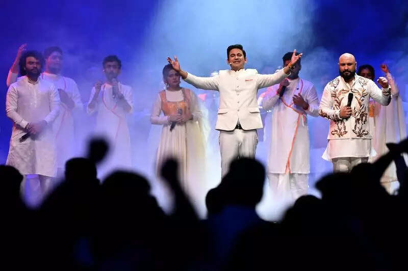 PM Modi’s ‘untold’ life story strikes a chord at IG stadium