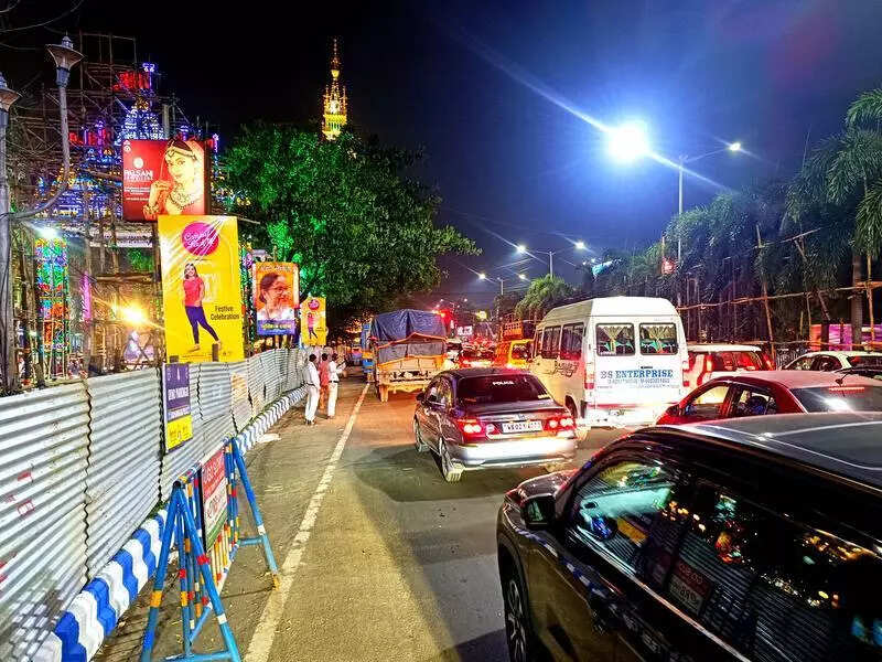 CM to open first pandals today, cops focus on traffic