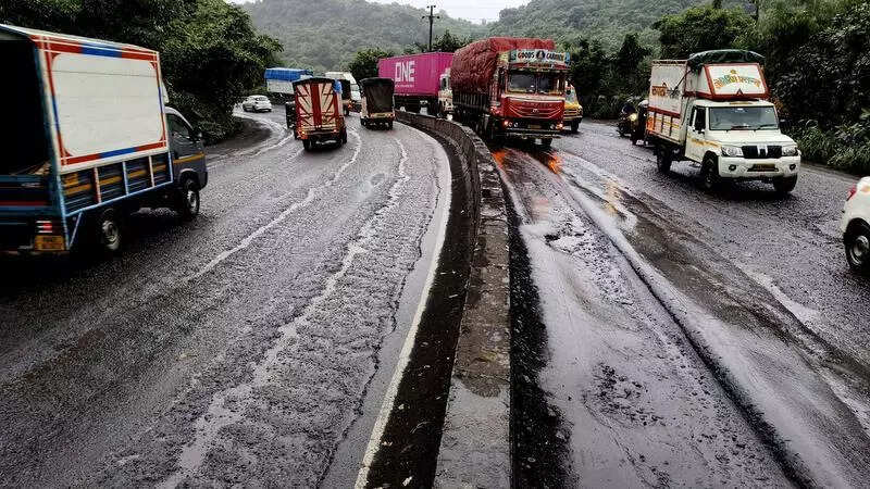 Flyers, train travellers hit by 6-hr truck window on GB rd