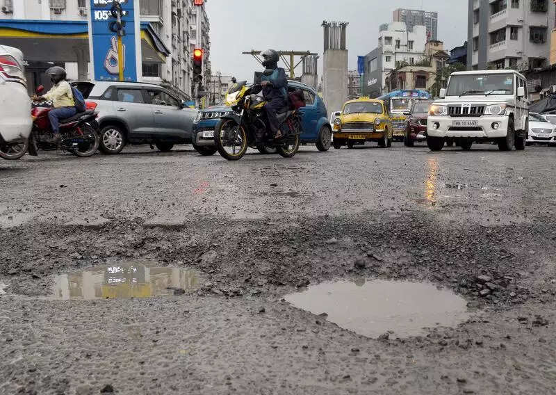 Rain brings Kolkata Municipal Corporation repair vans out on road