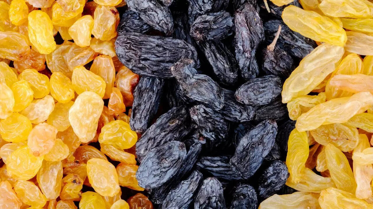 Black raisins or yellow raisins: Which one should you eat for heart health and better digestion