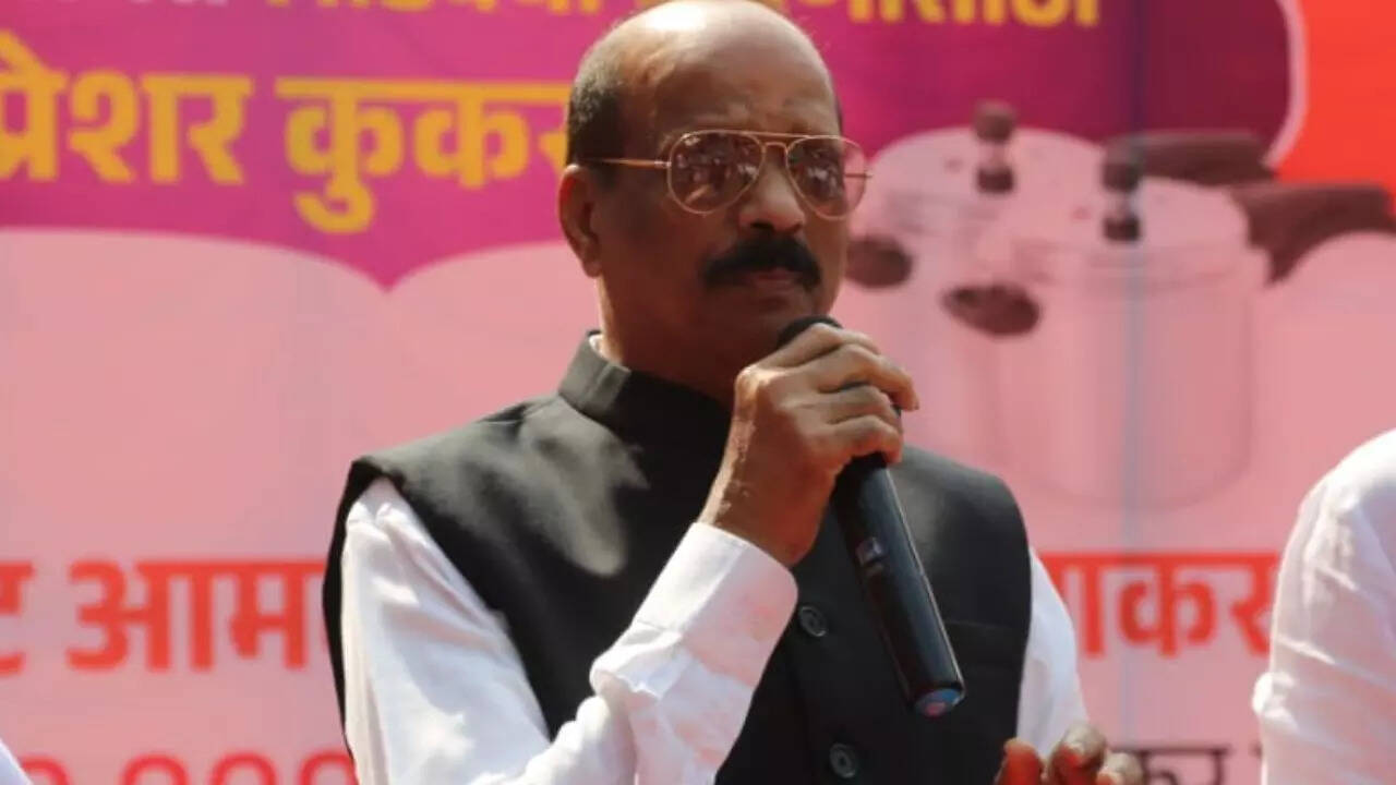'Not an MLA, but get Rs 20 cr in funds': Sena leader Sarvankar boasts; later clarifies