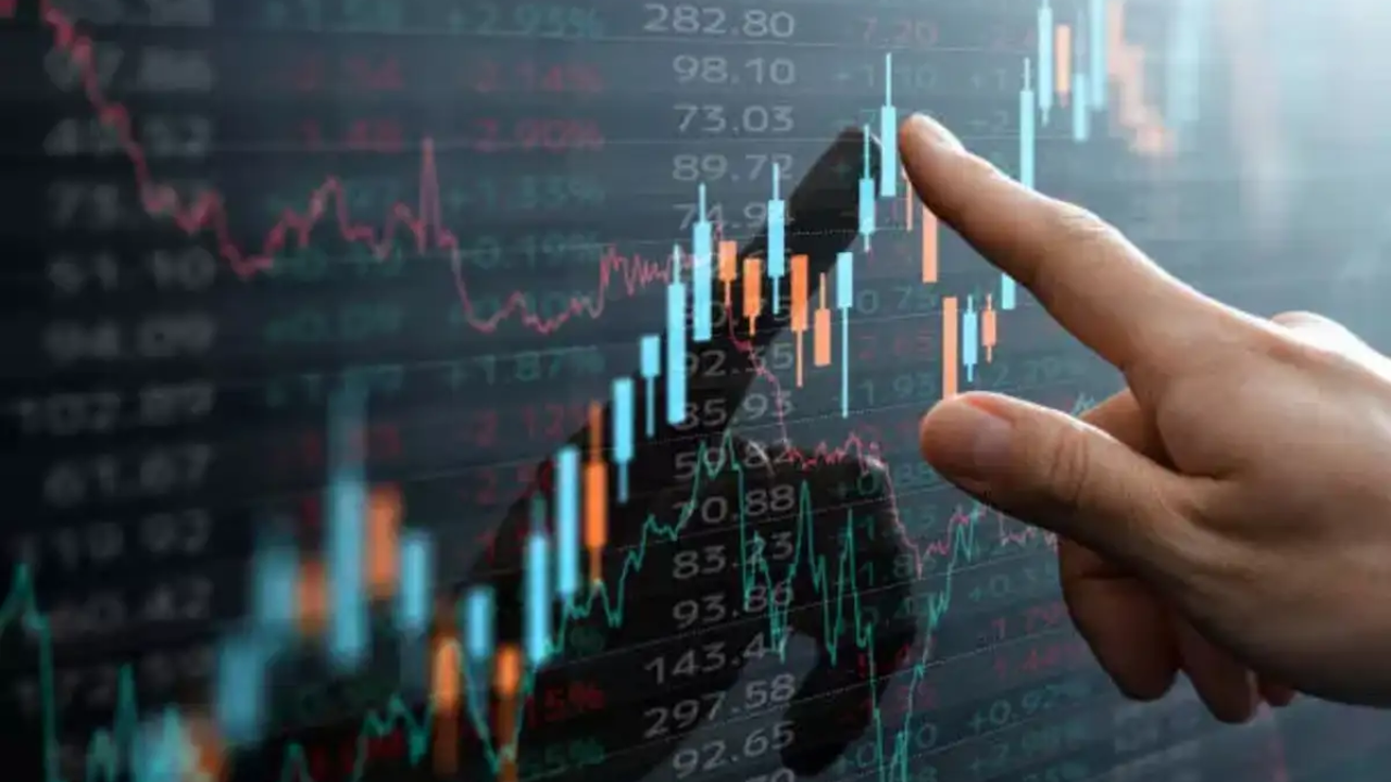 Will $100,000 H-1B fee hit Indian IT stocks on Monday? Investors jitter as ADRs slide, long-term outlook remains cautious