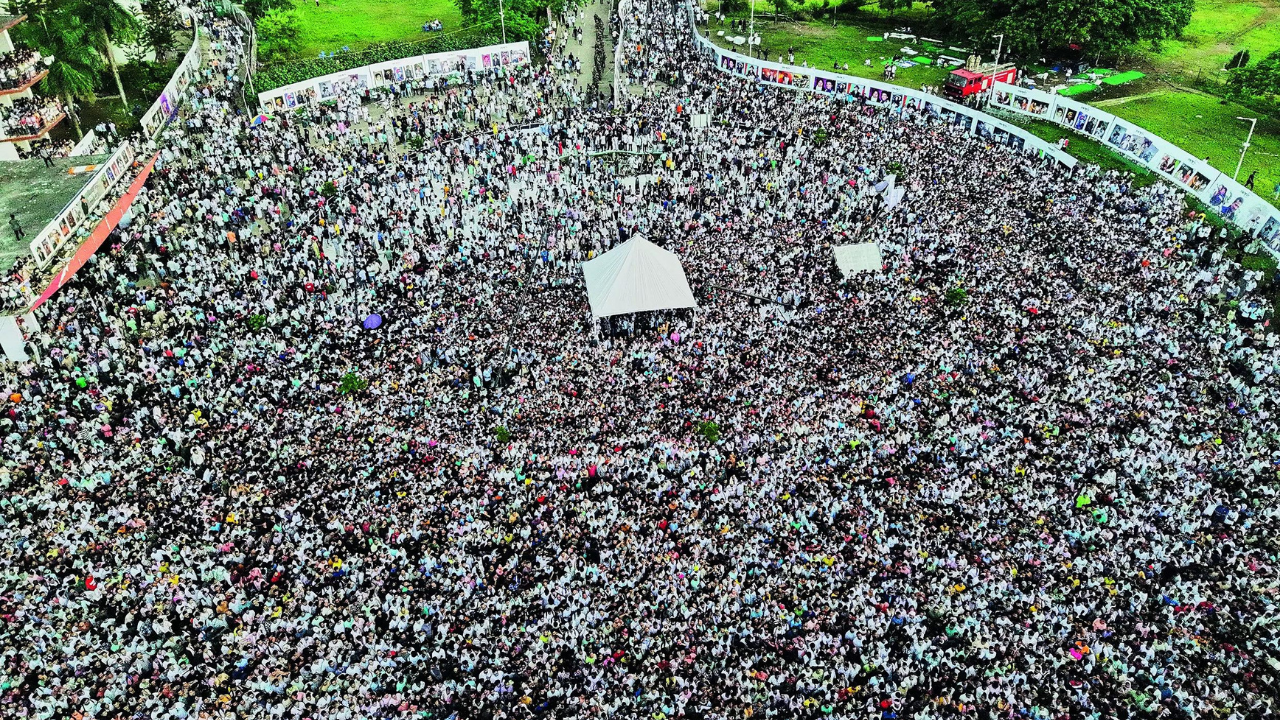 30-km short drive from airport to home turns into 7-hour pilgrimage