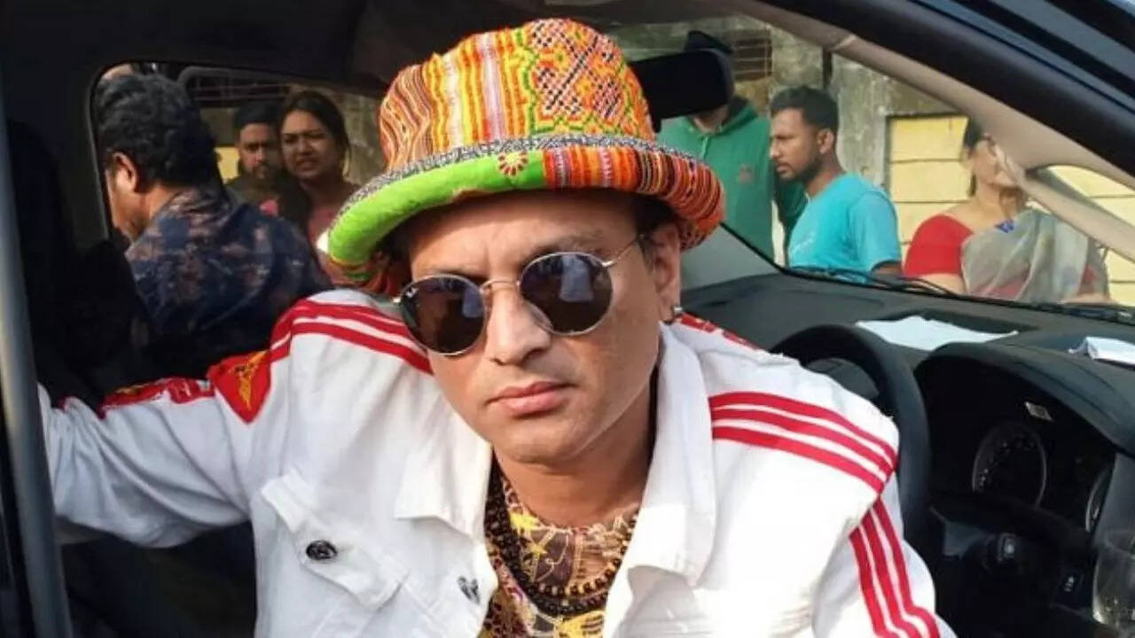 Zubeen Garg's funeral: Fans sing 'Mayabini' in tribute